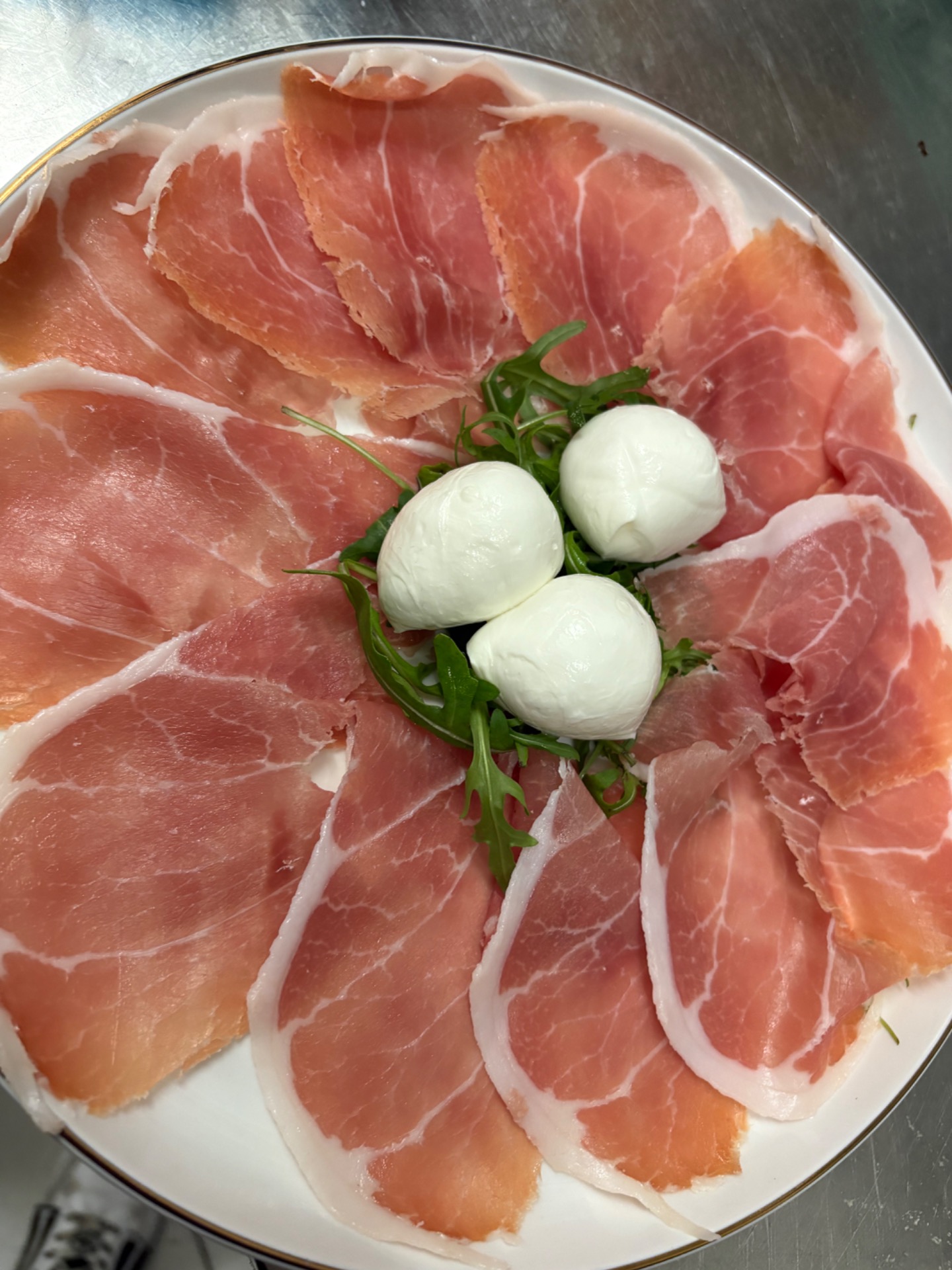 PROSCIUTTO DI PARMA D.O.P., CILIEGINE DI MOZZARELLA DI BUFALA D.O.P.