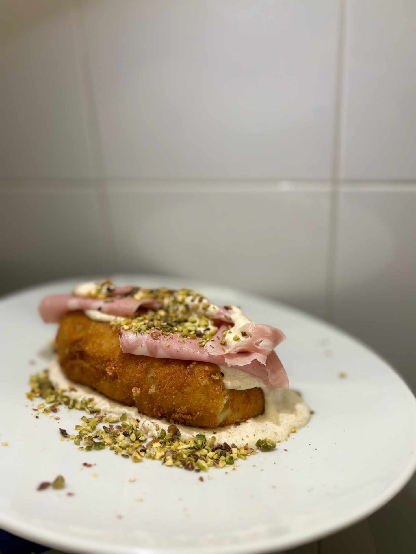 CROCCHETTONE CON FONDUTA,MORTADELLA E GRANELLE DI PISTACCHI