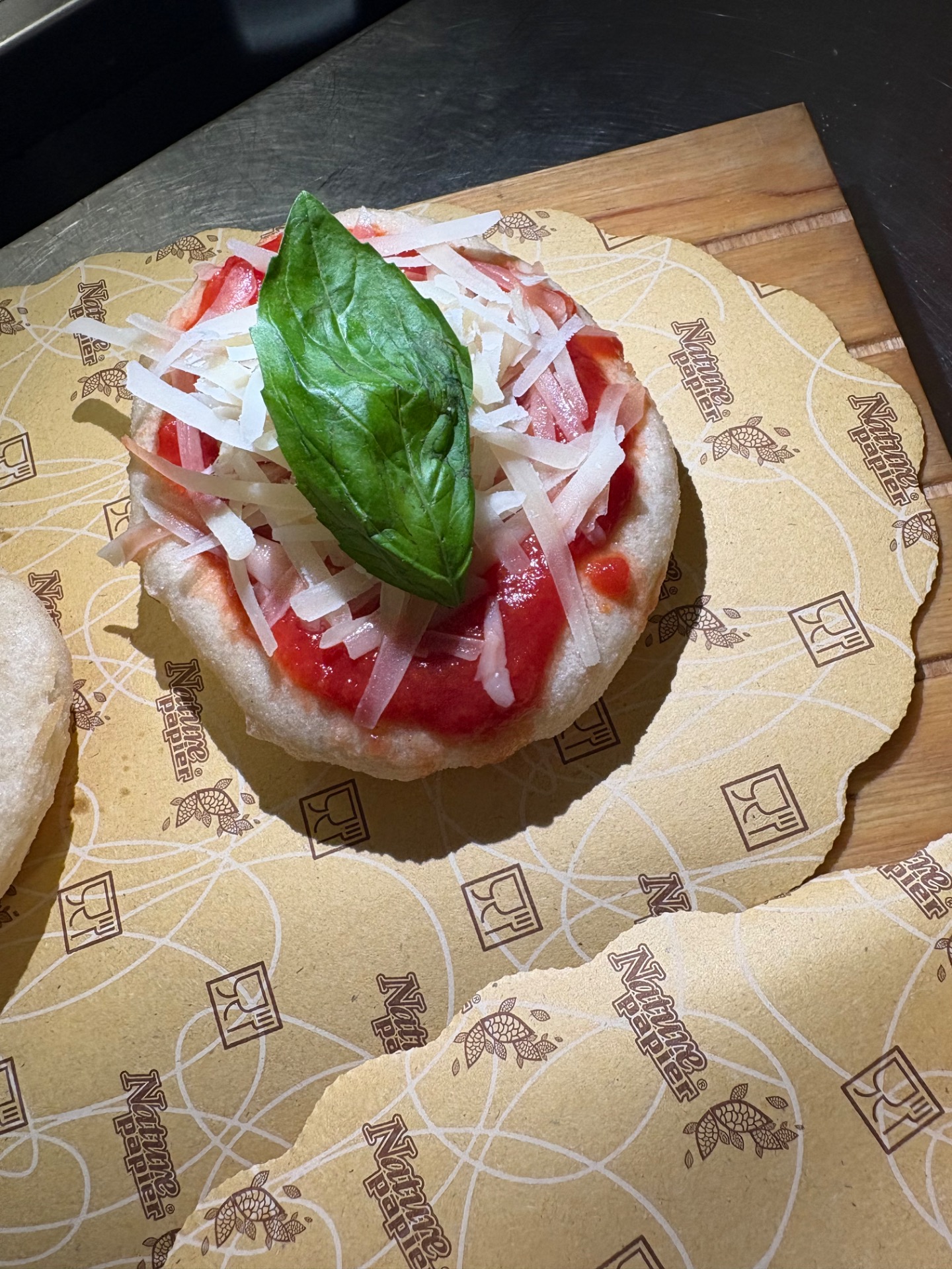 MONTANARINA CON POMODORO, SCAGLIE DI PARMIGIANO E BASILICO